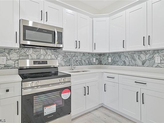 4th image of 2219 Carver Ave
