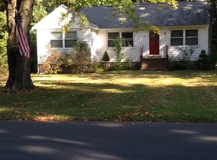 26 Chestnut Dr, Windsor, CT 06095