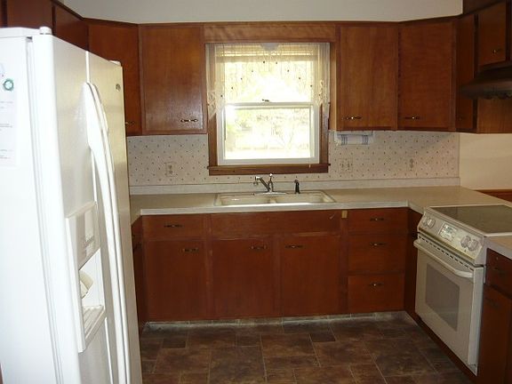 4th image of 2314 Edgemore Ave