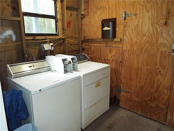 3rd image of 898 NE 39th St #2