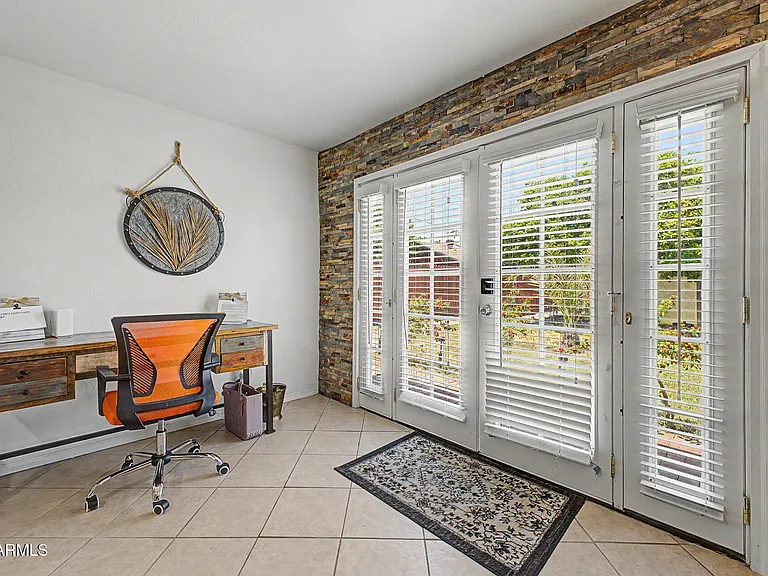 1221 E Mescal St — Photo 3