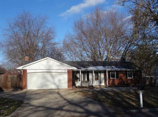 567 Hilltop Dr, Green Bay, WI 54301