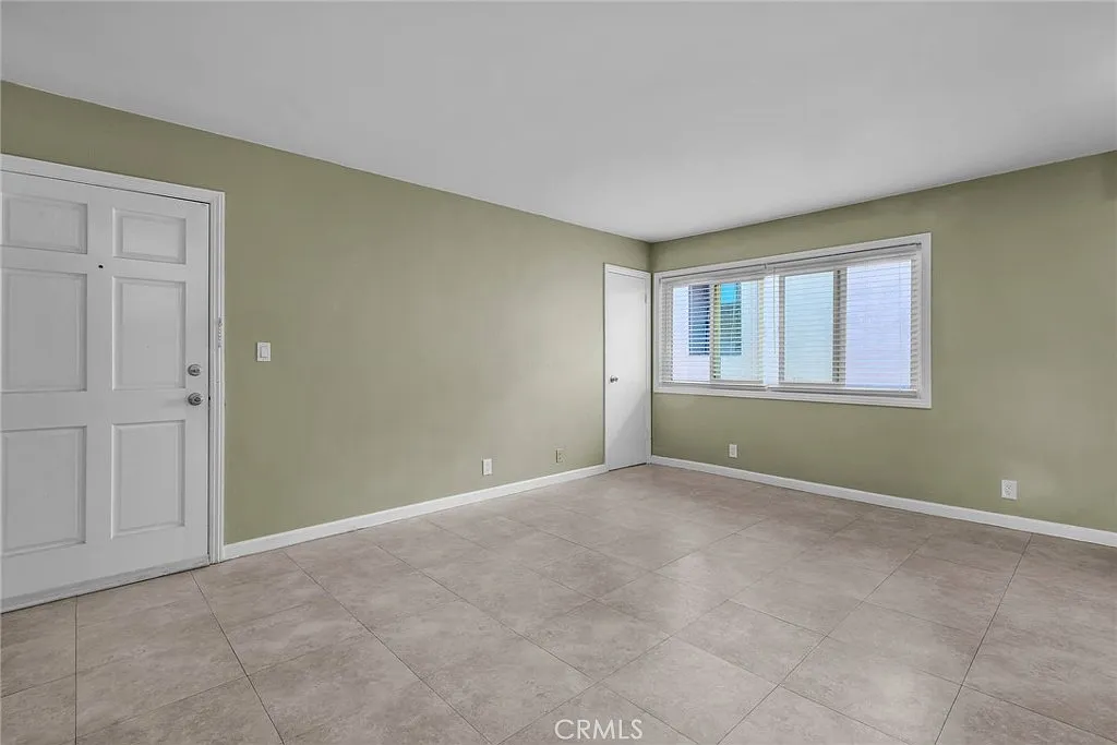 417 N Broadway — Photo 4