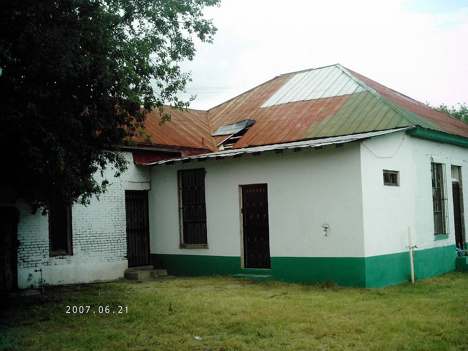 2nd image of 109 Zaragoza St