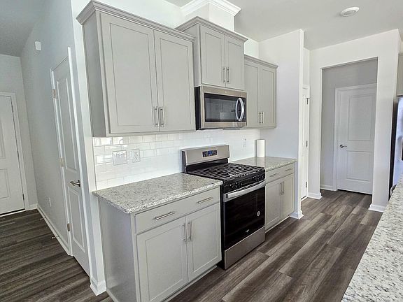 5th image of 1117 Everton Ave