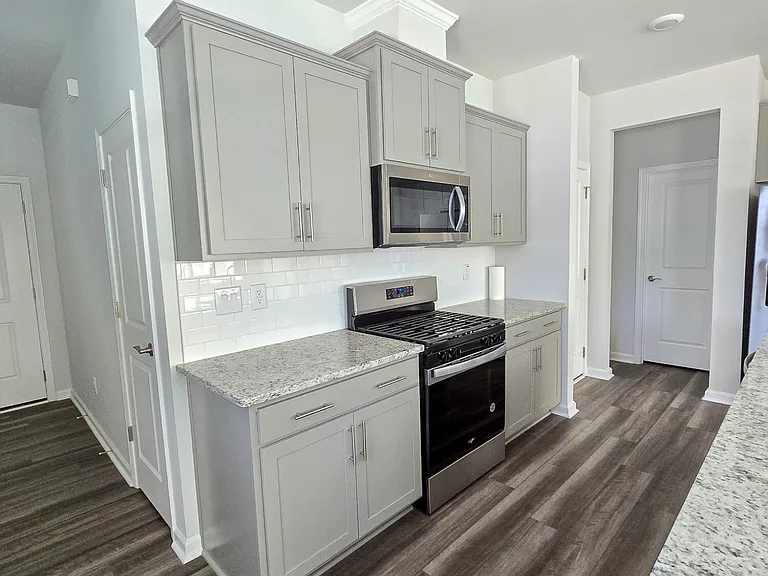 1117 Everton Ave — Photo 5