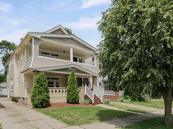 2nd image of 1600 Victoria Ave #Up