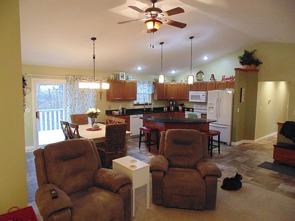 4th image of 1092 Thornhill Ln