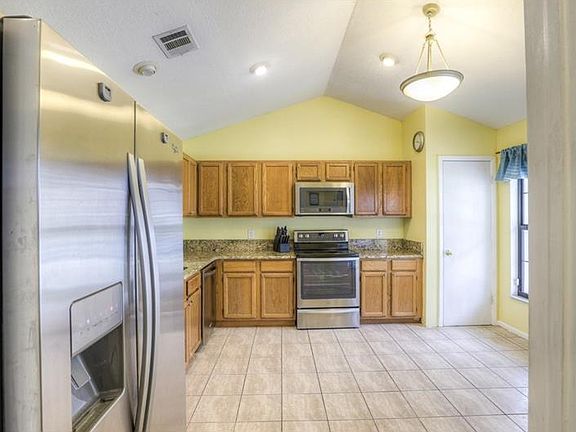 3rd image of 1029 Weaver Dr