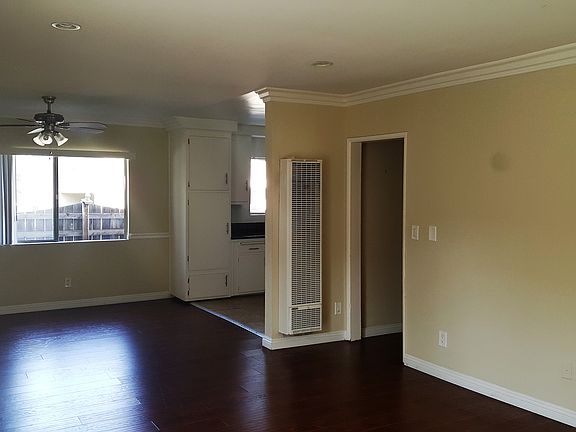 3rd image of 11922 Burbank Blvd APT 3