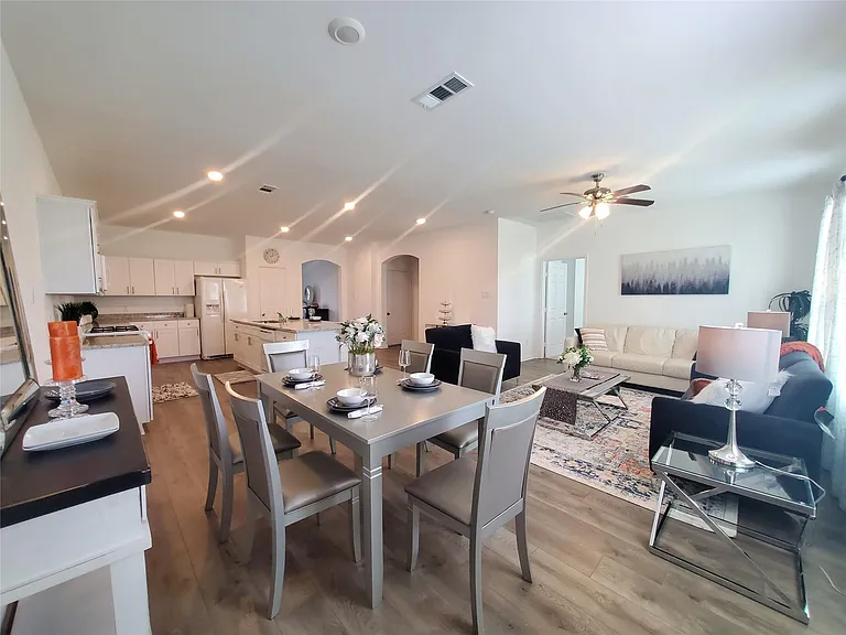 11218 Beverley Park St — Photo 2