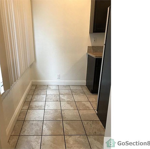 1st image of 1932 W 25th St APT 10