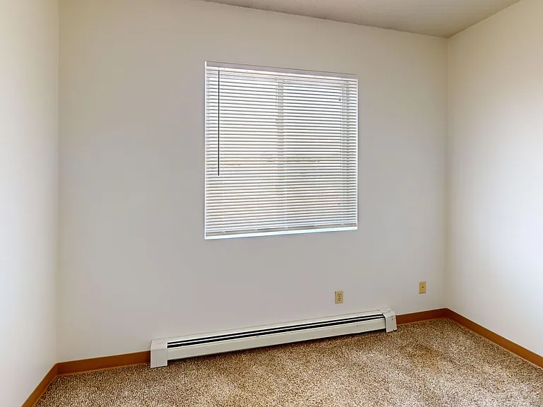 Dakota E & W Apartments — Photo 38