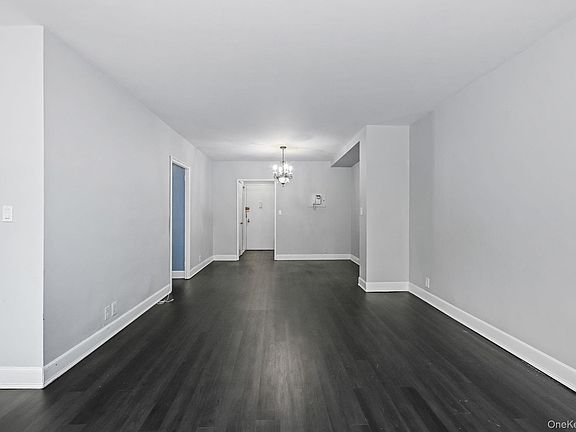 4th image of 260 Garth Road #3K4