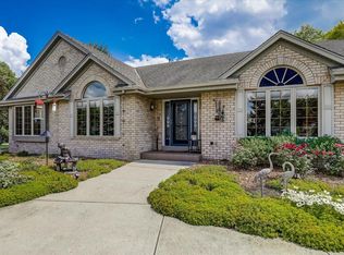 1587 Wolf Run Dr, Richfield, WI 53076