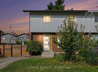 2226 Saunderson Dr, Ottawa, ON K1G 2G4