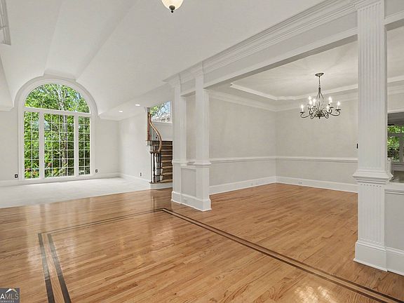 5th image of 200 Wicklawn Way