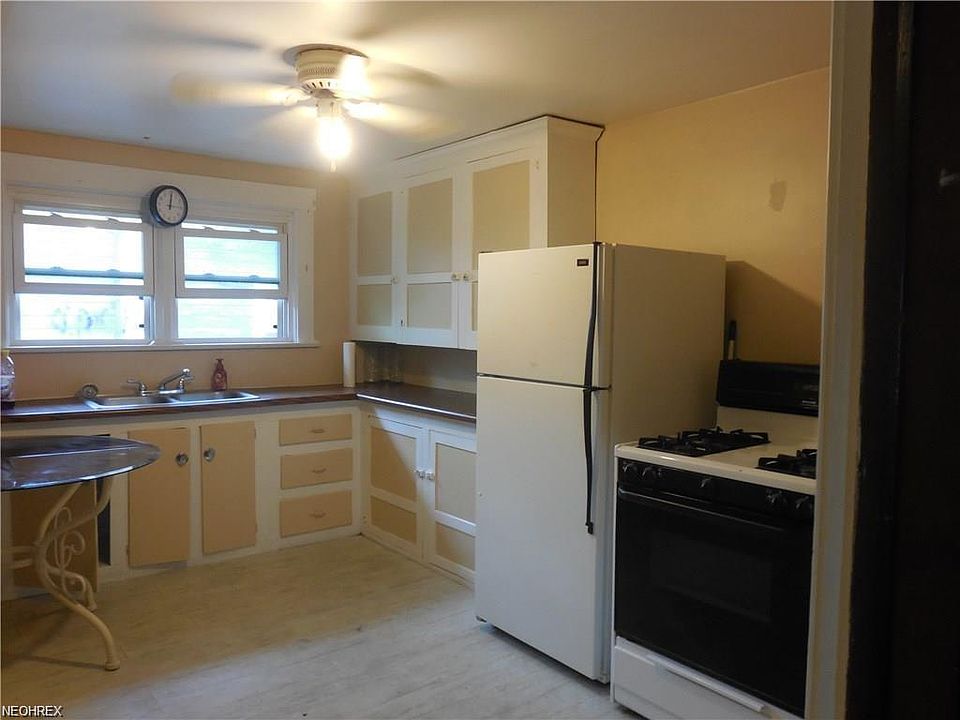 New Counter Tops Good Size Kitchen