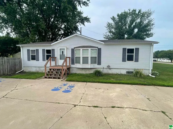 300 N 2nd St, Moville, IA 51039
