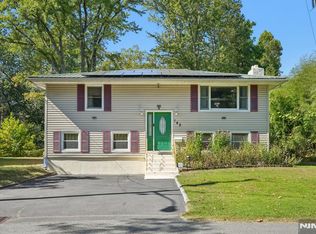 145 Catherine Ave, Mahwah, NJ 07430