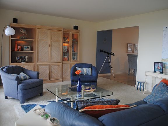 Family room facing the lake