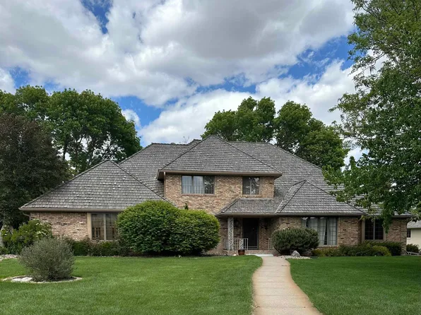 1016 Highland Dr, Hastings, NE 68901