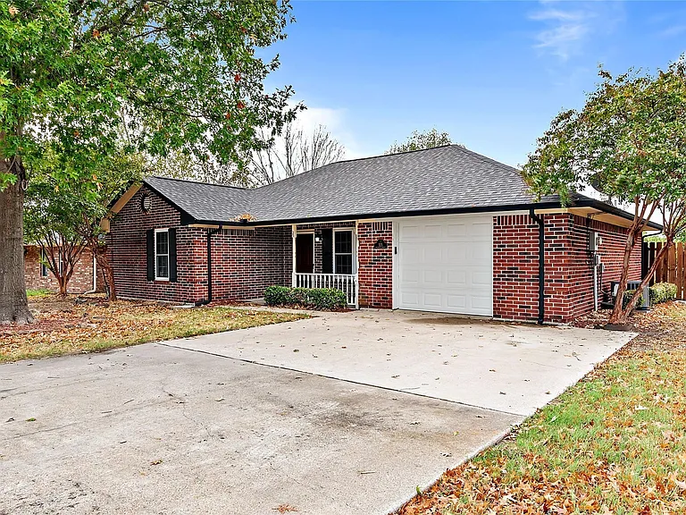 525 Baldwin St — Photo 17