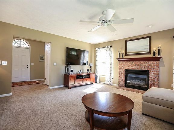 3rd image of 11 Chippenham Dr