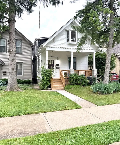 17 Thornton Ave #UPPER — Photo 2