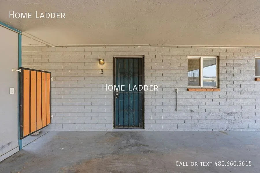 Freshly Painted 1-Bedroom Apartment with Private Yard, Storage & Covered Parking — Photo 2