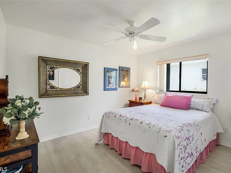 2556 SW 28th Pl — Photo 18