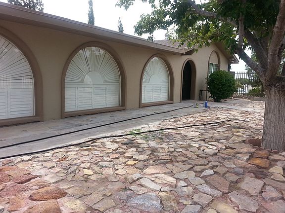 2nd image of 10568 Lakewood Ave