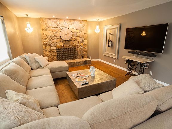 5th image of 3734 Greencrest Dr