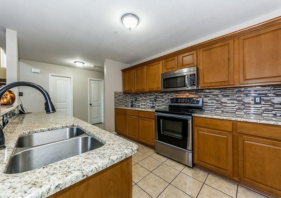 1st image of 4012 Red Rock Dr