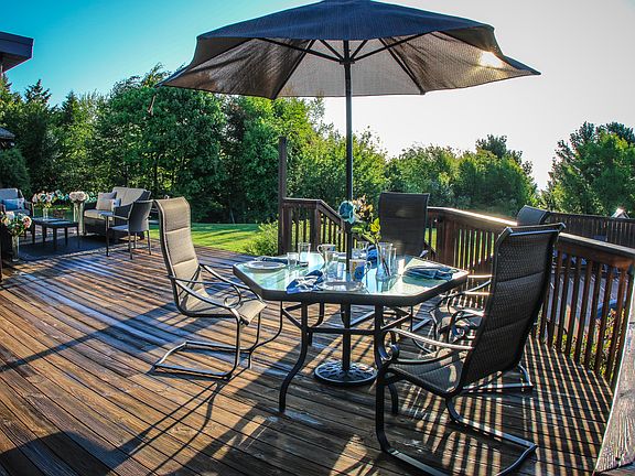 Beautiful Views - Back Deck