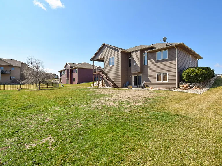 2204 S Silverthorne Ave — Photo 74