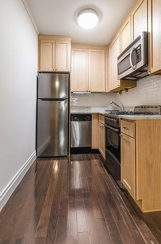 2nd image of 340 E 90th St #22