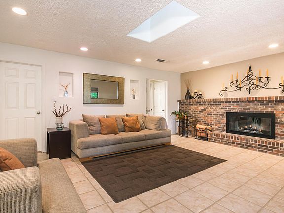 4th image of 4608 Algiers Dr NE
