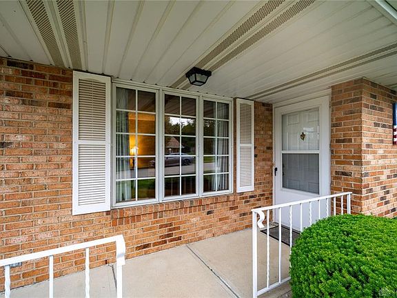 4th image of 1819 Primrose Ln