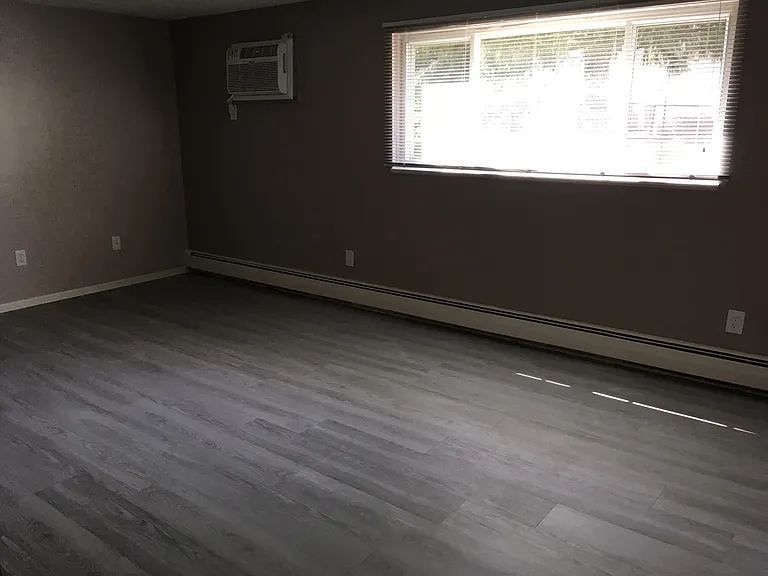 Stoney Creek Apartments — Photo 57