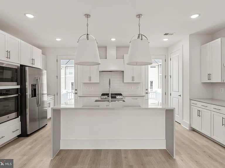 9207 Forkleaf Oak Dr — Photo 16