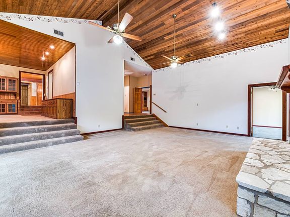 5th image of 739 W Oak Estates Dr