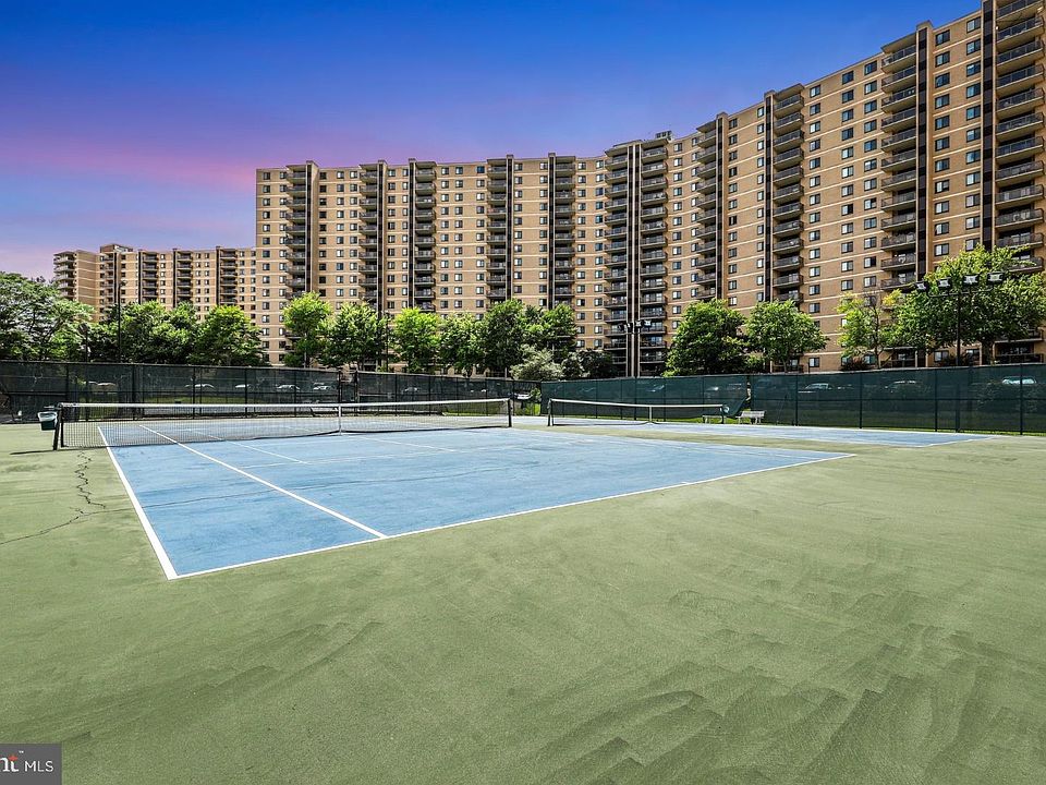 1st image of 307 Yoakum Pkwy APT 1604