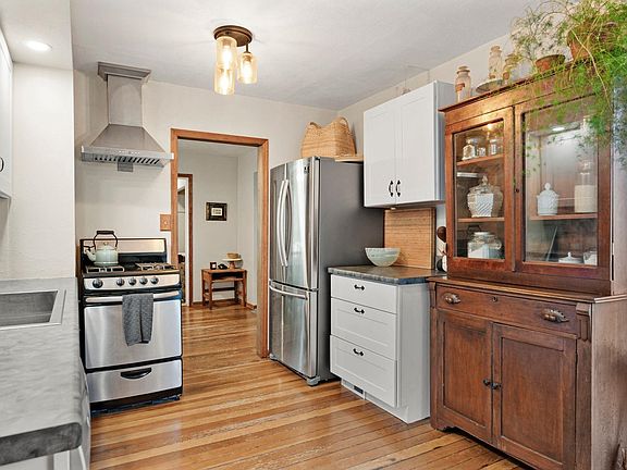 5th image of 608 Gary St