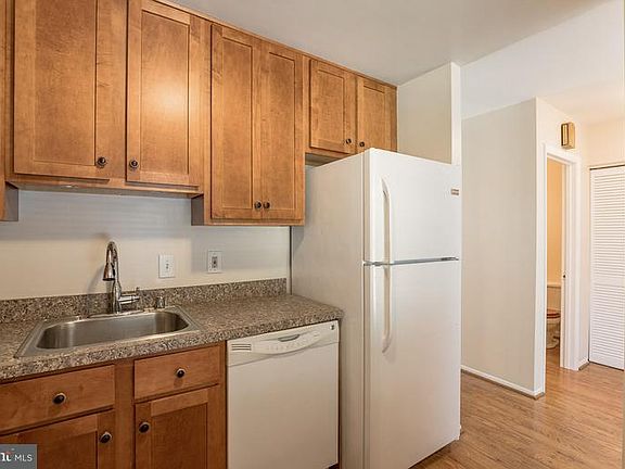 4th image of 9715 Ashbourn Dr