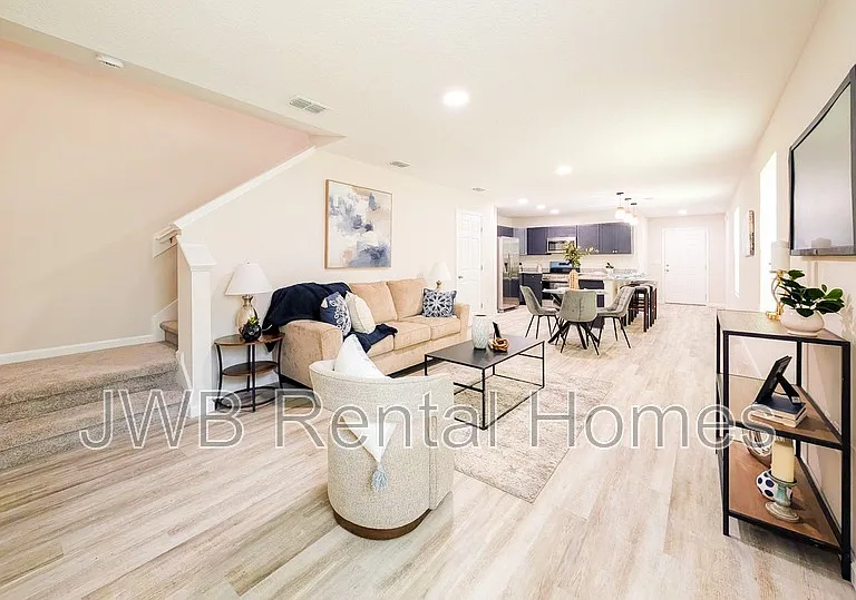 1284 Pangola Dr — Photo 4