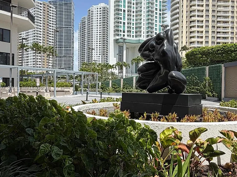 540 Brickell Key Dr #1418 — Photo 22