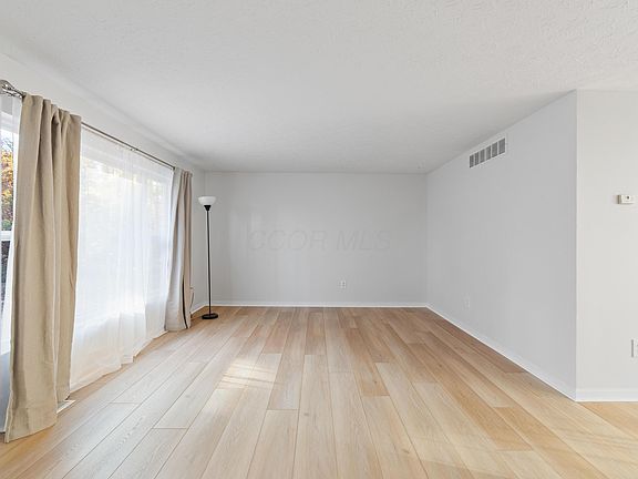 5th image of 2070 Cinnamon Dr E