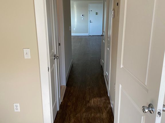 5th image of 1095 Rockland Ave APT 3A