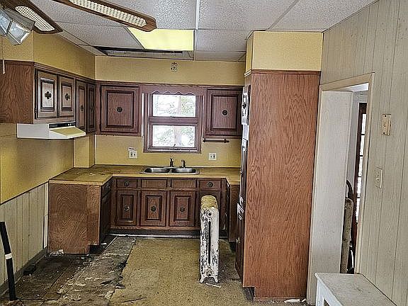 3rd image of 216 E North St